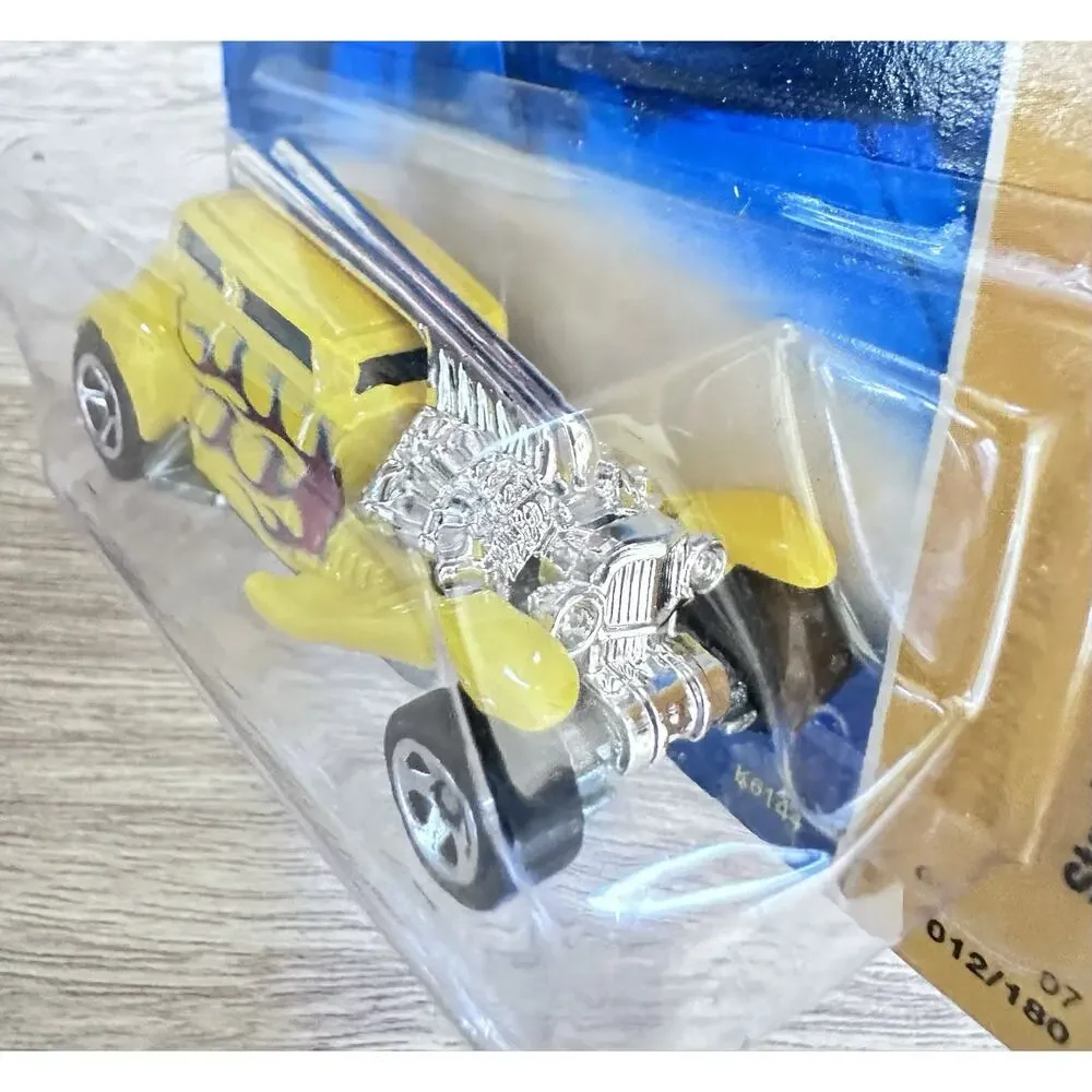 Hot Wheels yellow straight